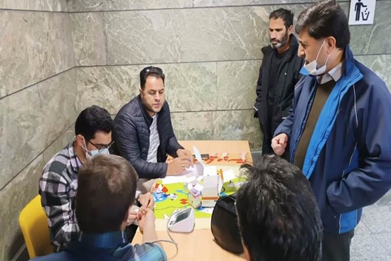 اجرای پویش ملی غربالگری دیابت و فشارخون بالا در ایستگاه مترو آزادگان شهر چهاردانگه 
